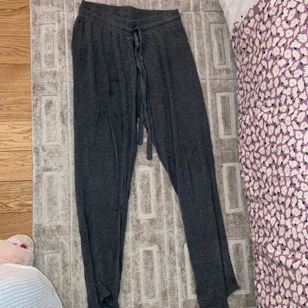 gray sweatpants